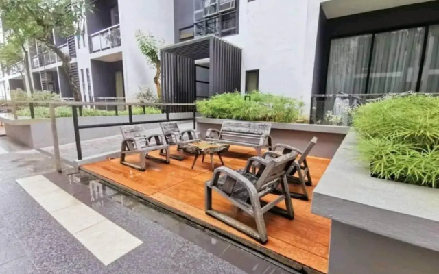 Quality Hotel & Suites Montreal East