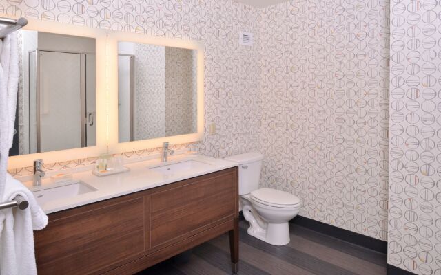 Holiday Inn Kansas City Airport by IHG