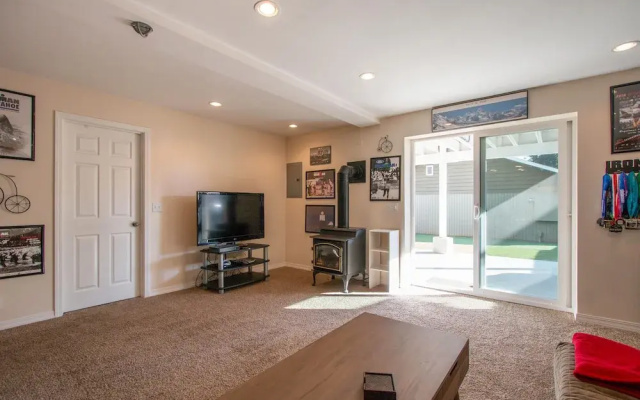 Northern Daylights 1 Bedroom Home by RedAwning