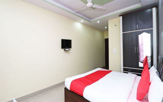 OYO 14708 Hotel Ashiyana