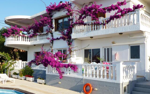 Rouladina Apt 2 in Stalos