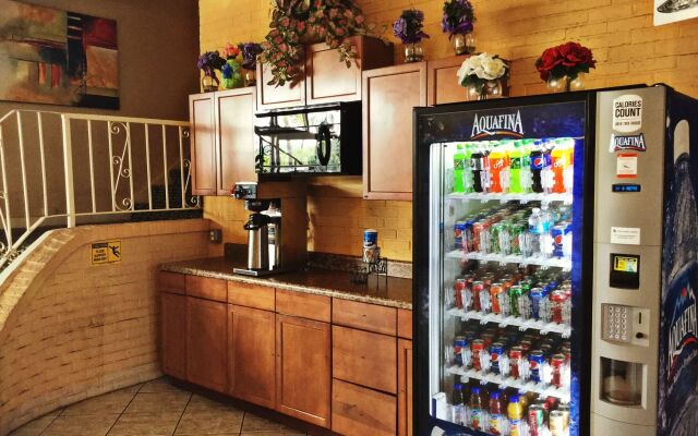 Apm Inn and Suite