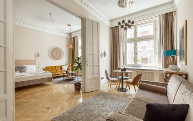 Danube Dream Home In The Absolute Center