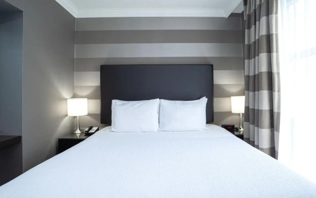 Stage West All-Suite Hotel & Theatre Restaurant