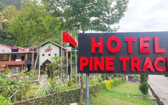 Hotel Pine Track