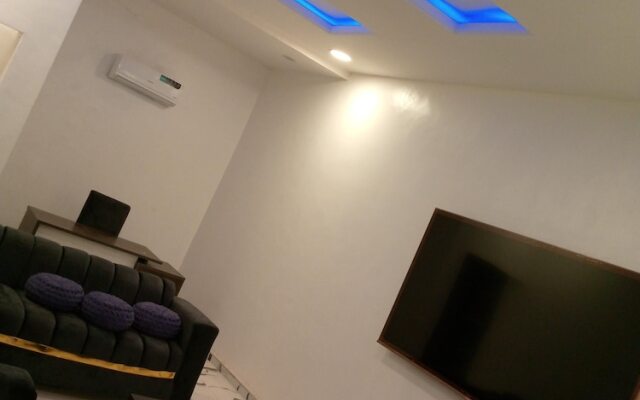 Inviting 2-bed Apt With Parking in Ifako-ijaiye