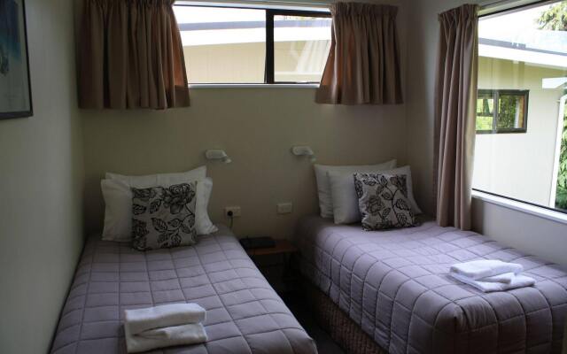 Pohara Beachfront Motel