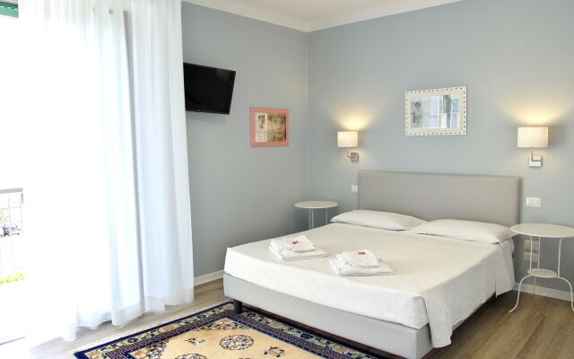 B & B La Cornice - Gina Room With Bathroom and Private Terrace