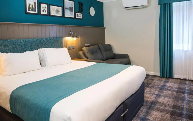 Almondsbury Inn & Lounge