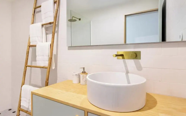Alegr3 · Trendy & Charming Apartment