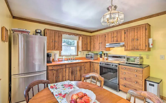 Charming Cottage < 10 Mi to Wineries & Skiing!