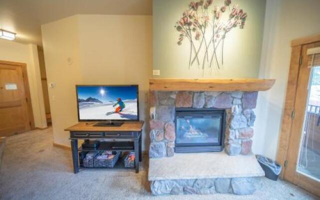 Arapahoe Lodge by SummitCove Vacation Lodging