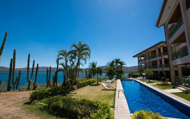 Amazing Ocean Views From This Nicely Equipped Condo