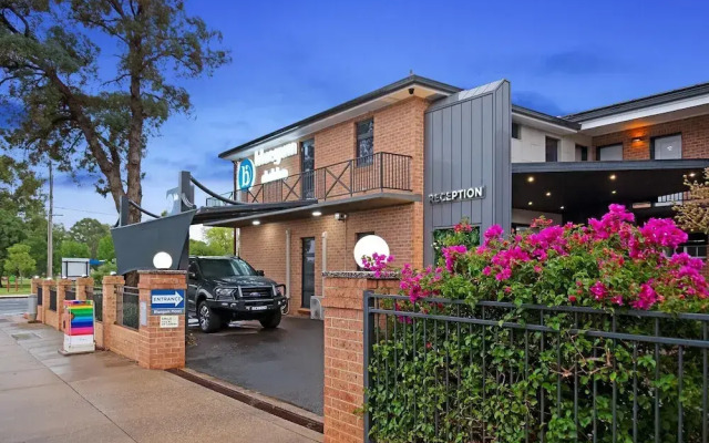 Bluegum Dubbo by Travellers