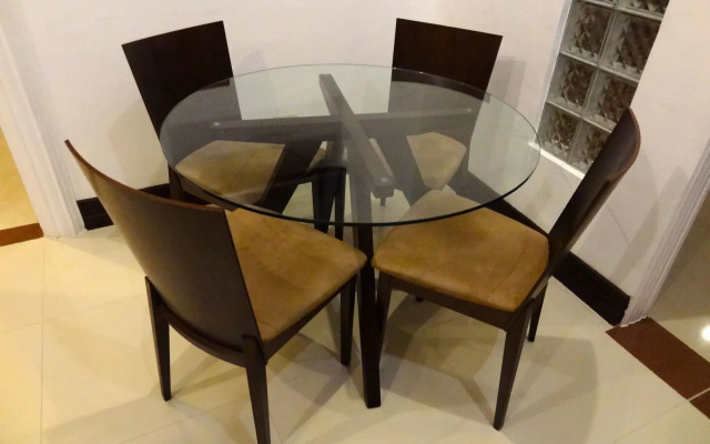 The Executive Villa Inn & Suites