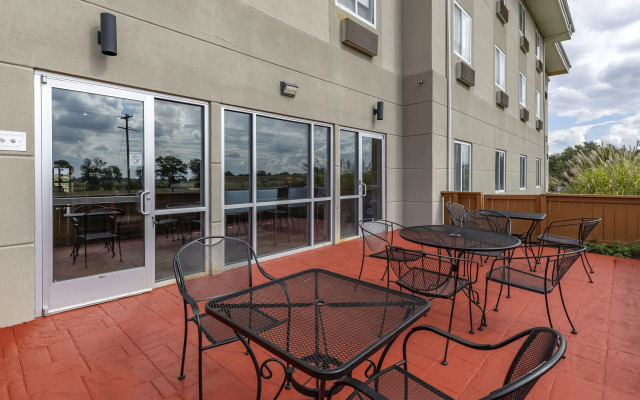 Comfort Inn & Suites Greenville I-70
