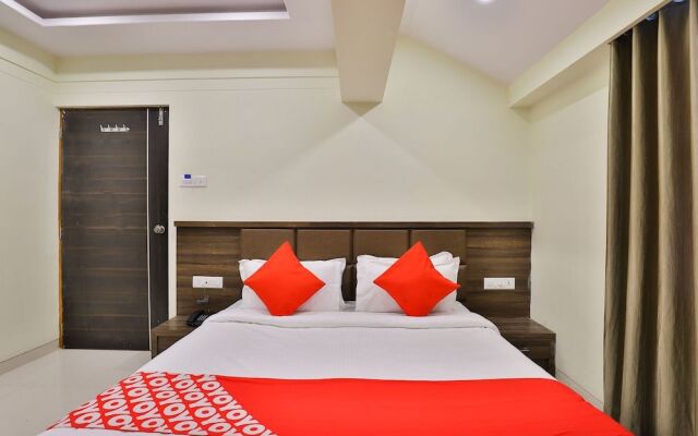 Capital O 15229 Hotel Radhe Residency