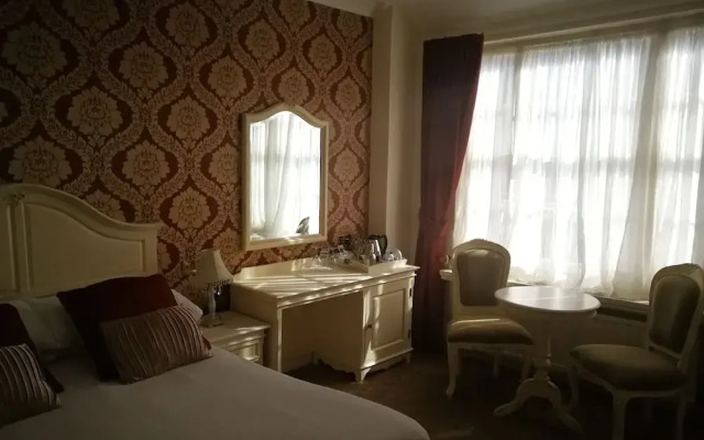 Feathers Hotel, Bar and Restaurant