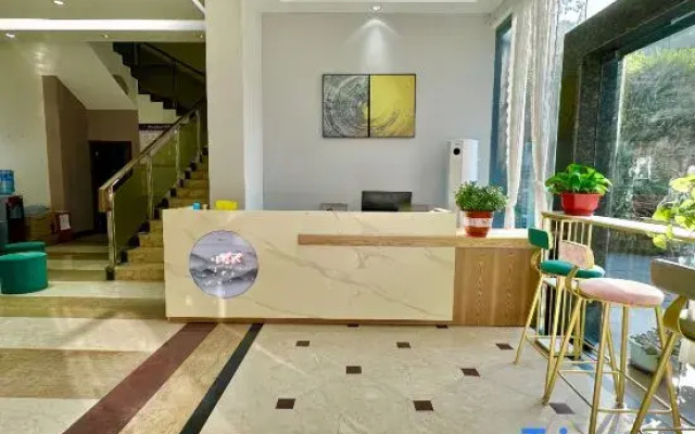 Xianlaiju Leisure Homestay (Liujian Ancient Town)