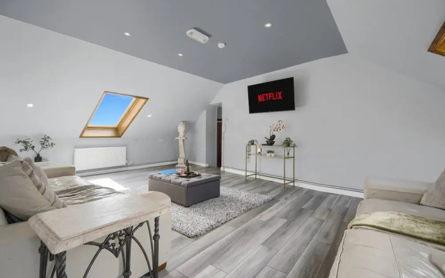 Luxury Penthouse Suite - Swansea Central - Beach