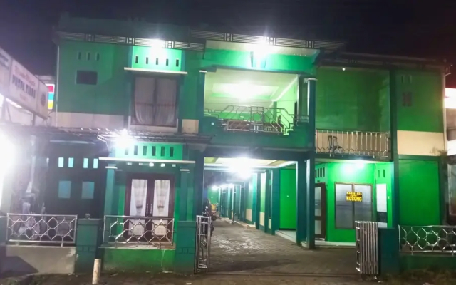 Puspa Tiara Syar'i Guci Mitra RedDoorz