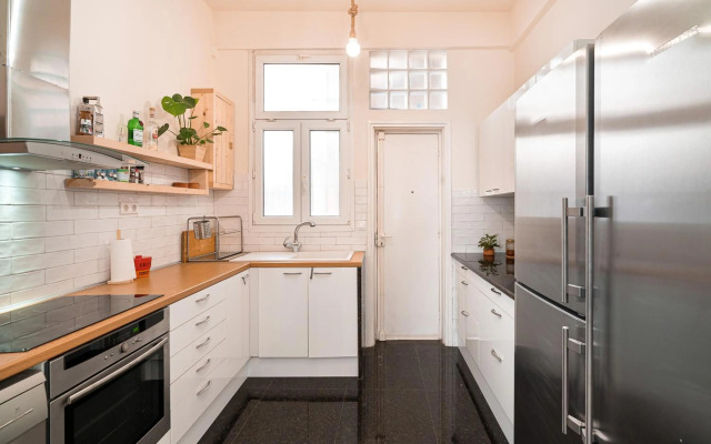 Spacious & Artistic Retro 2 Bedrooms Apt + SAUNA