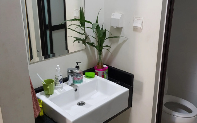 Aloha Guest House - 1 Male Only by ZUZU