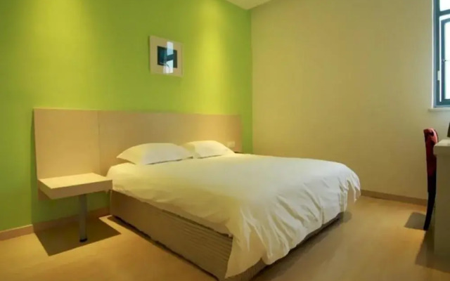 Motel 168 Shanghai Nanhui Huinan Town Tesco Branch