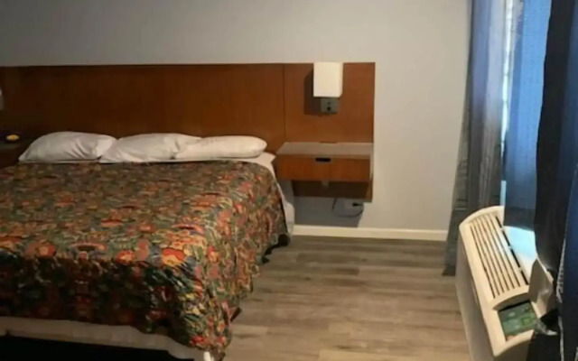Skylark Motel