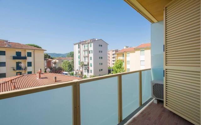 ALTIDO Red & Yellow Flat + Private Box