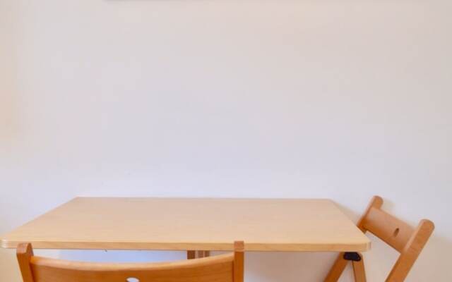 Modern Two Bedroom Flat in Leith