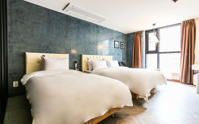 Hotel 9 in Dongdaemoon