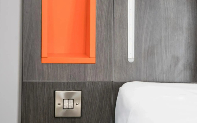 Renaissance London Heathrow Hotel