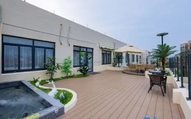 Pinghu Quanshu Smart Hotel