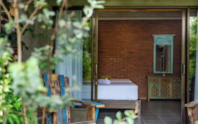 Alamanda Lovina Resort