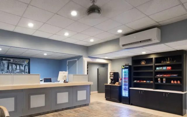 Super 8 by Wyndham Riverside AL