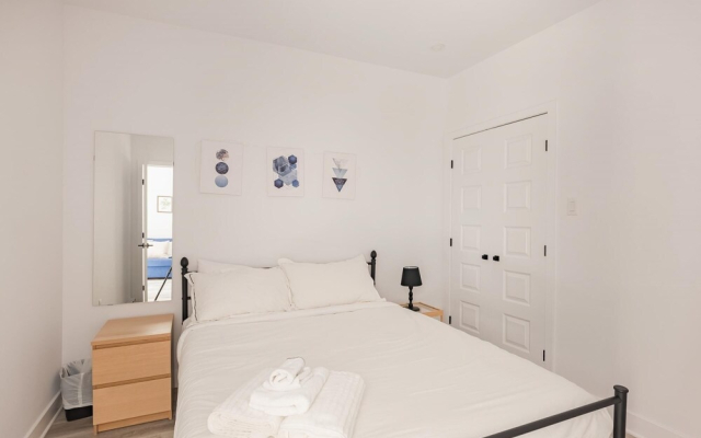 M11 Gorgeous Modern 2BR Sofabed Heart of Plateau