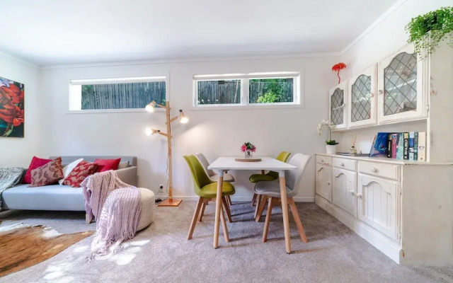 Fantail 2 Bedroom Unit walk to Beach & Park