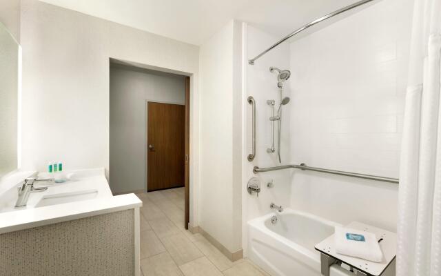 Holiday Inn Express & Suites Salisbury by IHG