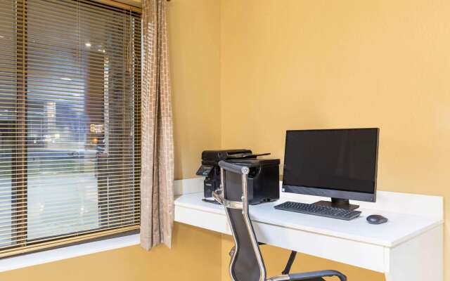 AmericInn by Wyndham Prairie du Chien