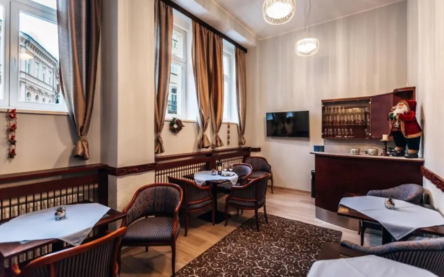 Star Hotel