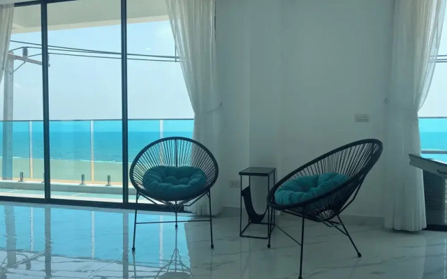 Stunning Beachfront View Luxurious Apt 2