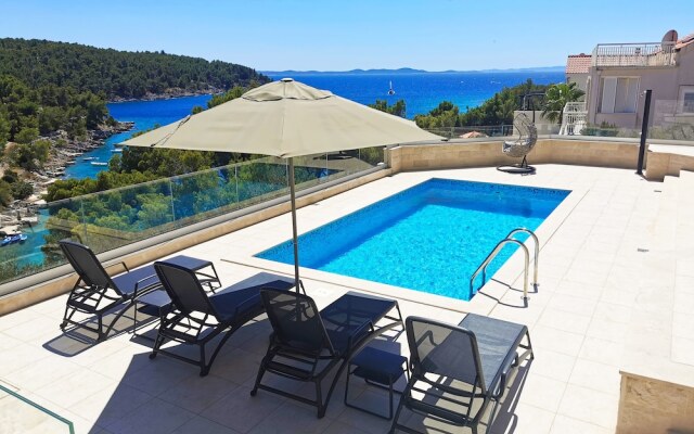 Beachfront villa Senses for 12 in Milna