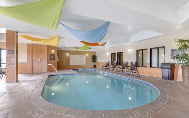 Comfort Inn & Suites Brighton Denver NE Medical Center