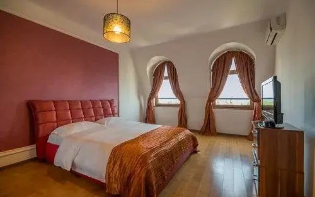 Purple Star Apartments