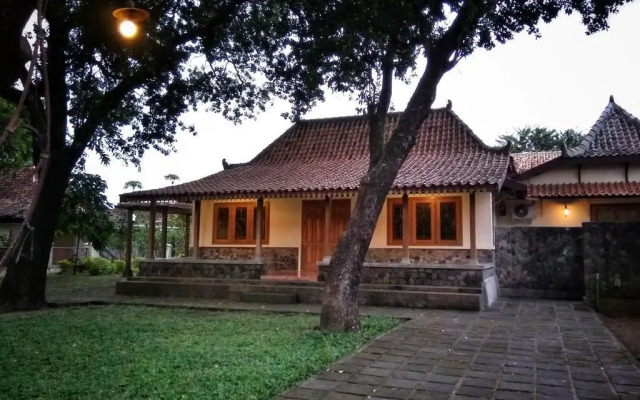 Omah Pitoe Guest House