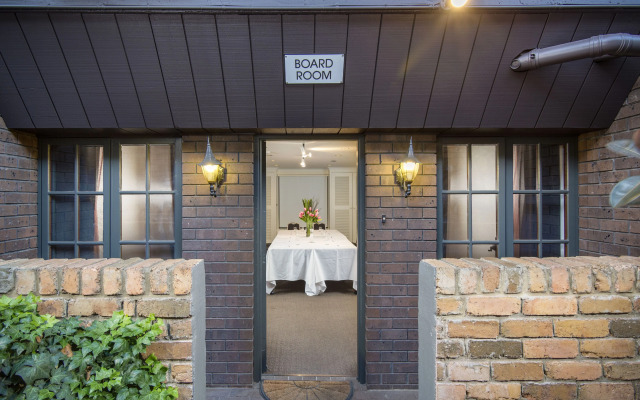 Adelaide Inn