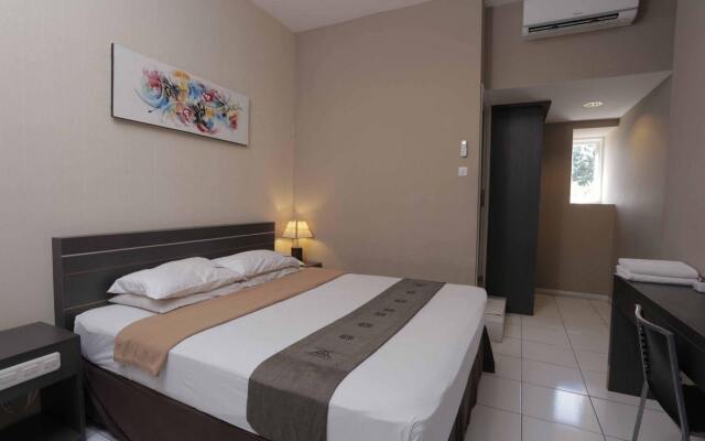 RedDoorz @ Sunset Point Seminyak