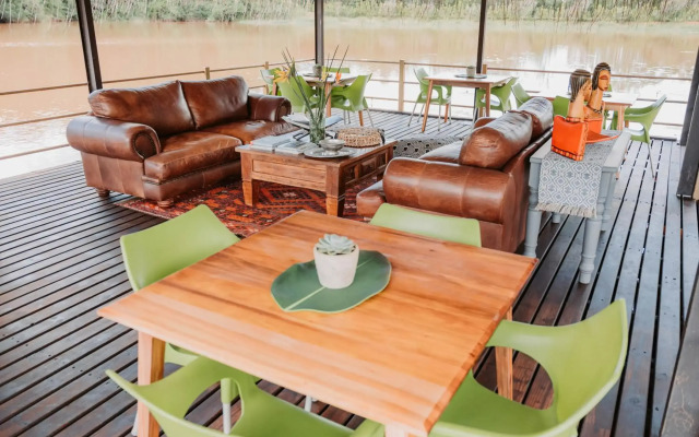 Bambuu Lakeside Lodge