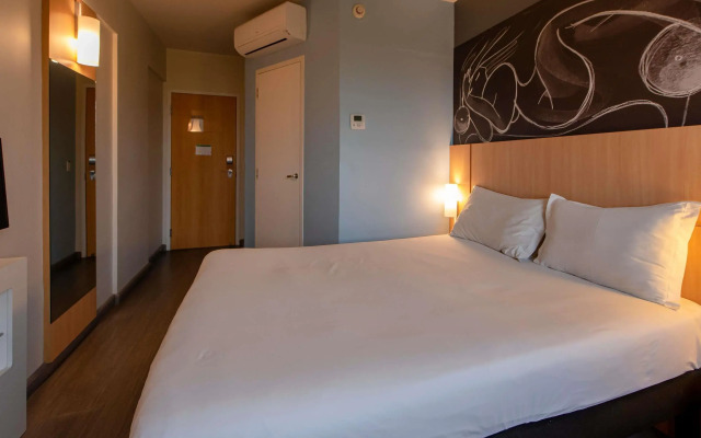 Ibis Guaratinguetá Aparecida